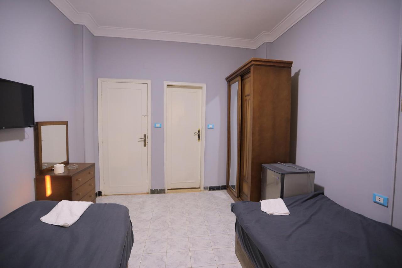 Three Golden Pyramids Bed & Breakfast Cairo Exterior photo