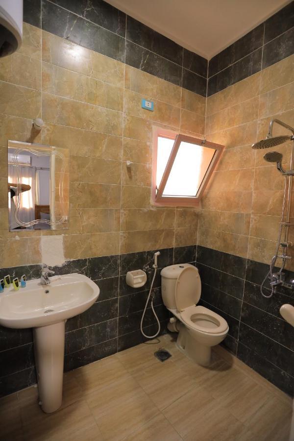 Three Golden Pyramids Bed & Breakfast Cairo Exterior photo